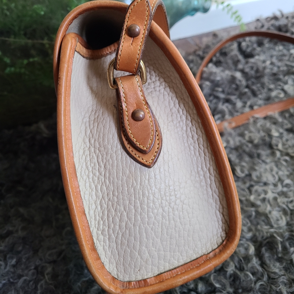 SWAPPED Dooney & Bourke White Leather Shoulder Bag + Wallet - Picture 4 of 16